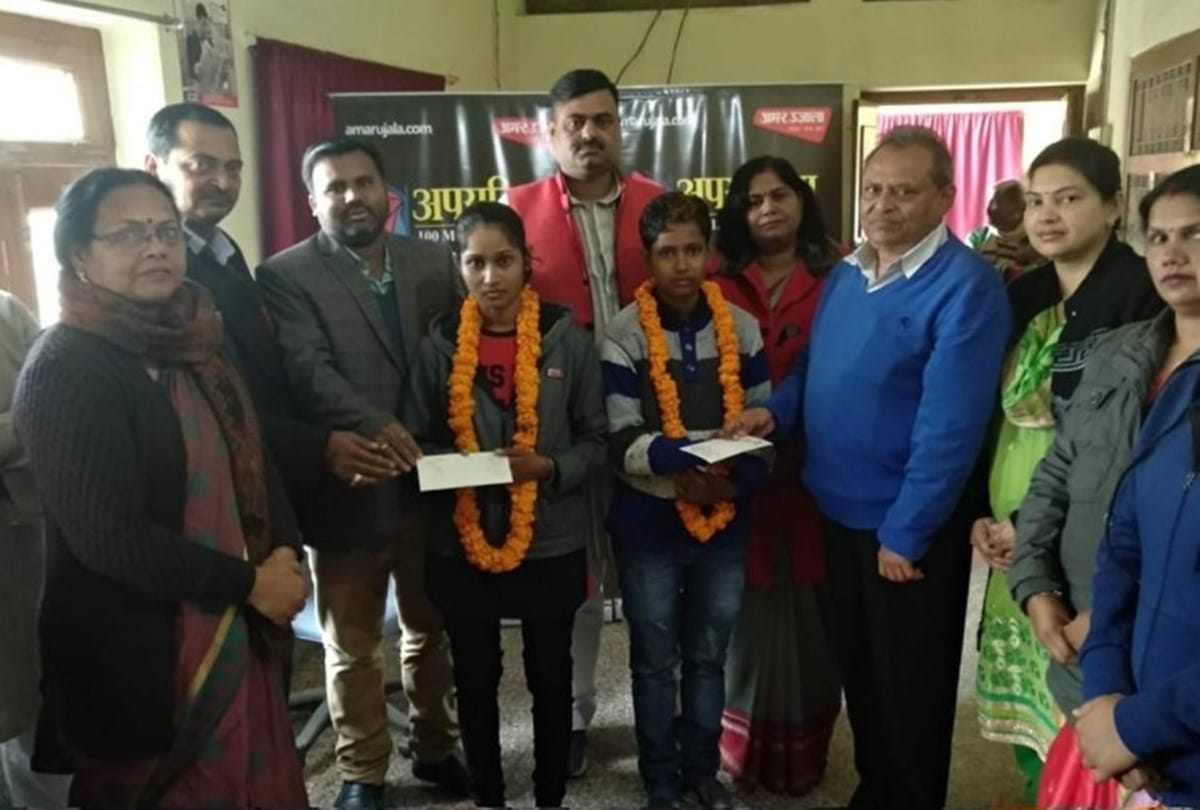Amar Ujala Aparajita Campaign Saloon Girls Rewarded By Sachin Tendulkar