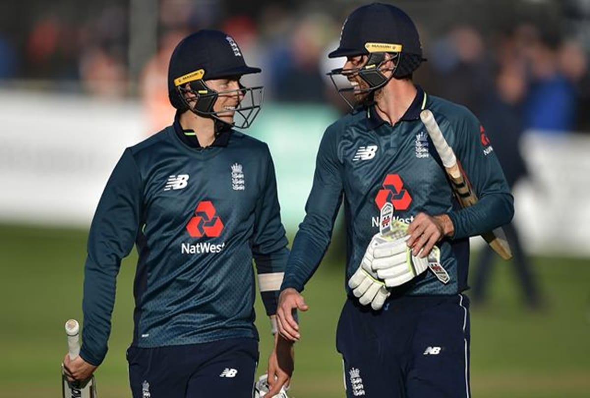 England wins first odi, Beats Ireland by 4 wicket
