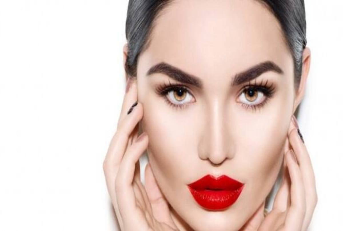 पतली आइब्रो से हैं परेशान? प्याज का रस दिखाएगा जादुई असर पतली आइब्रो से हैं परेशान? प्याज का रस दिखाएगा जादुई असर