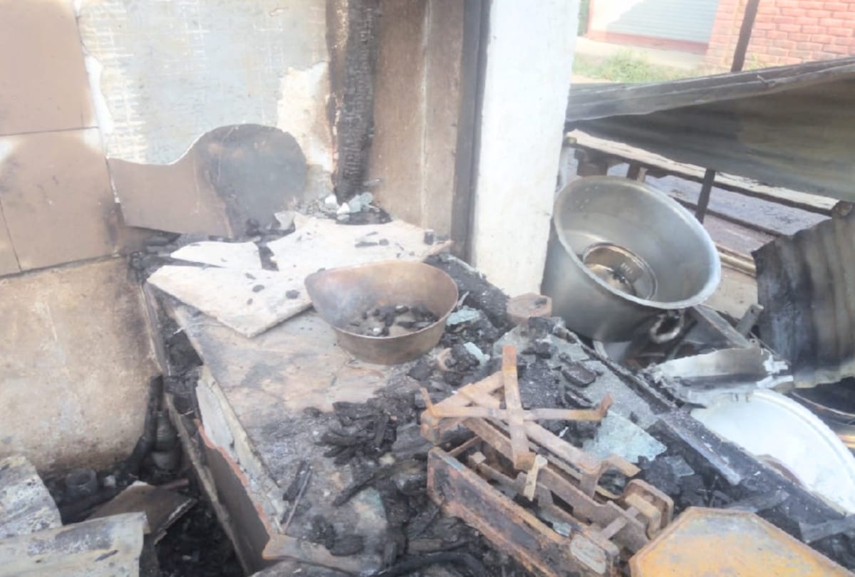 fire broke out in three shops in shahpur kangra