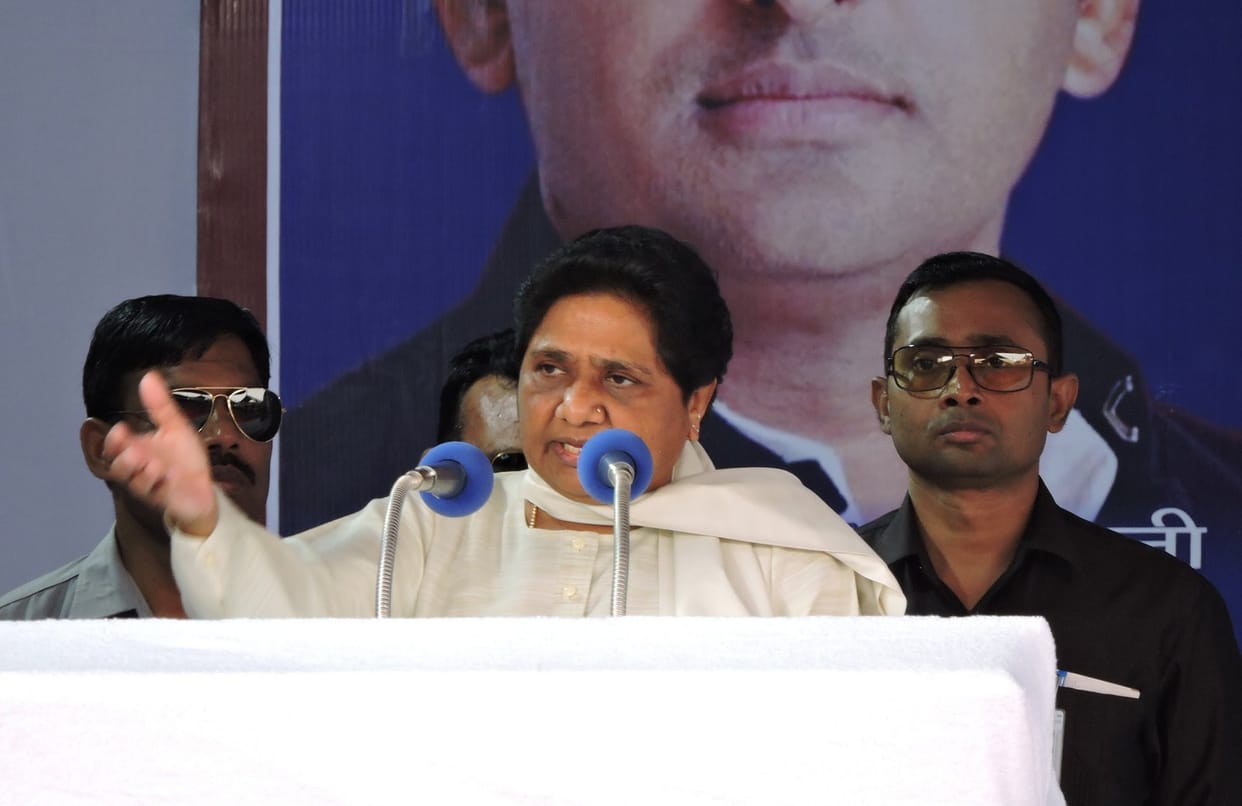 सेना के नाम पर वोट मांग रही भाजपा: मायावती