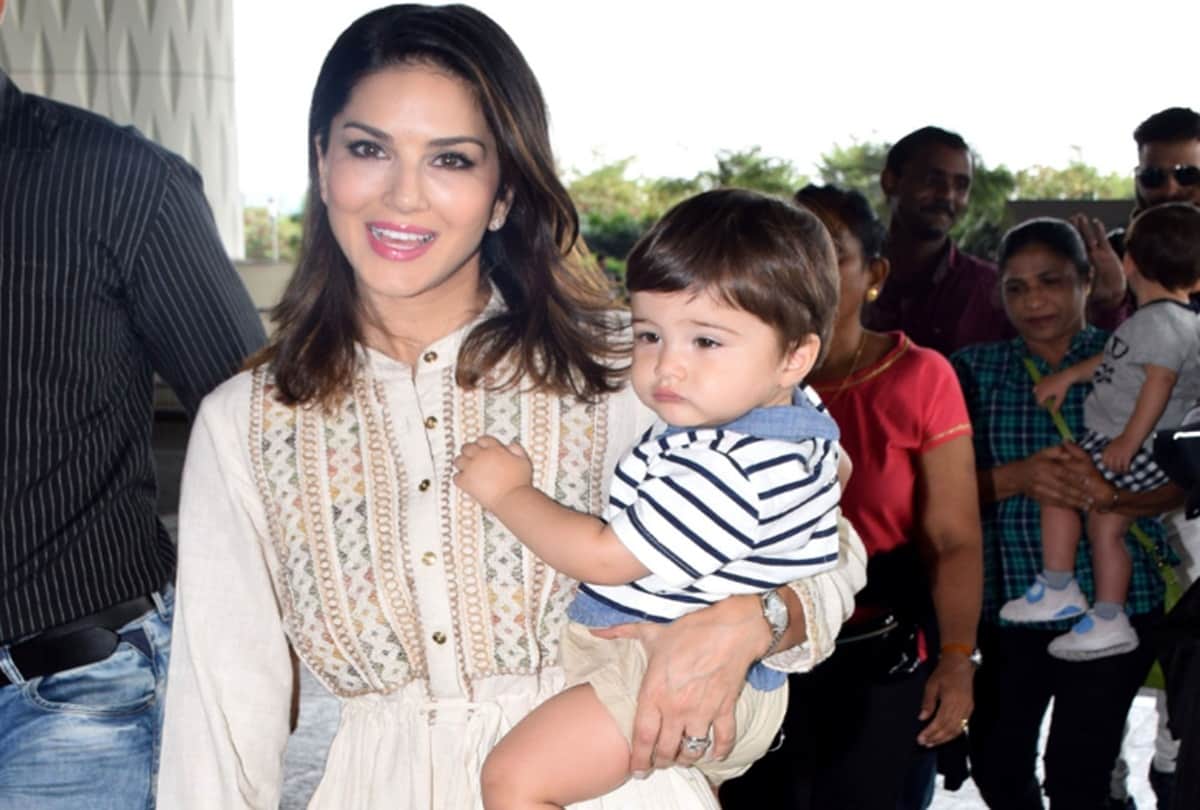 sunny leone with son Clicked pic at the Airport users says is he taimur