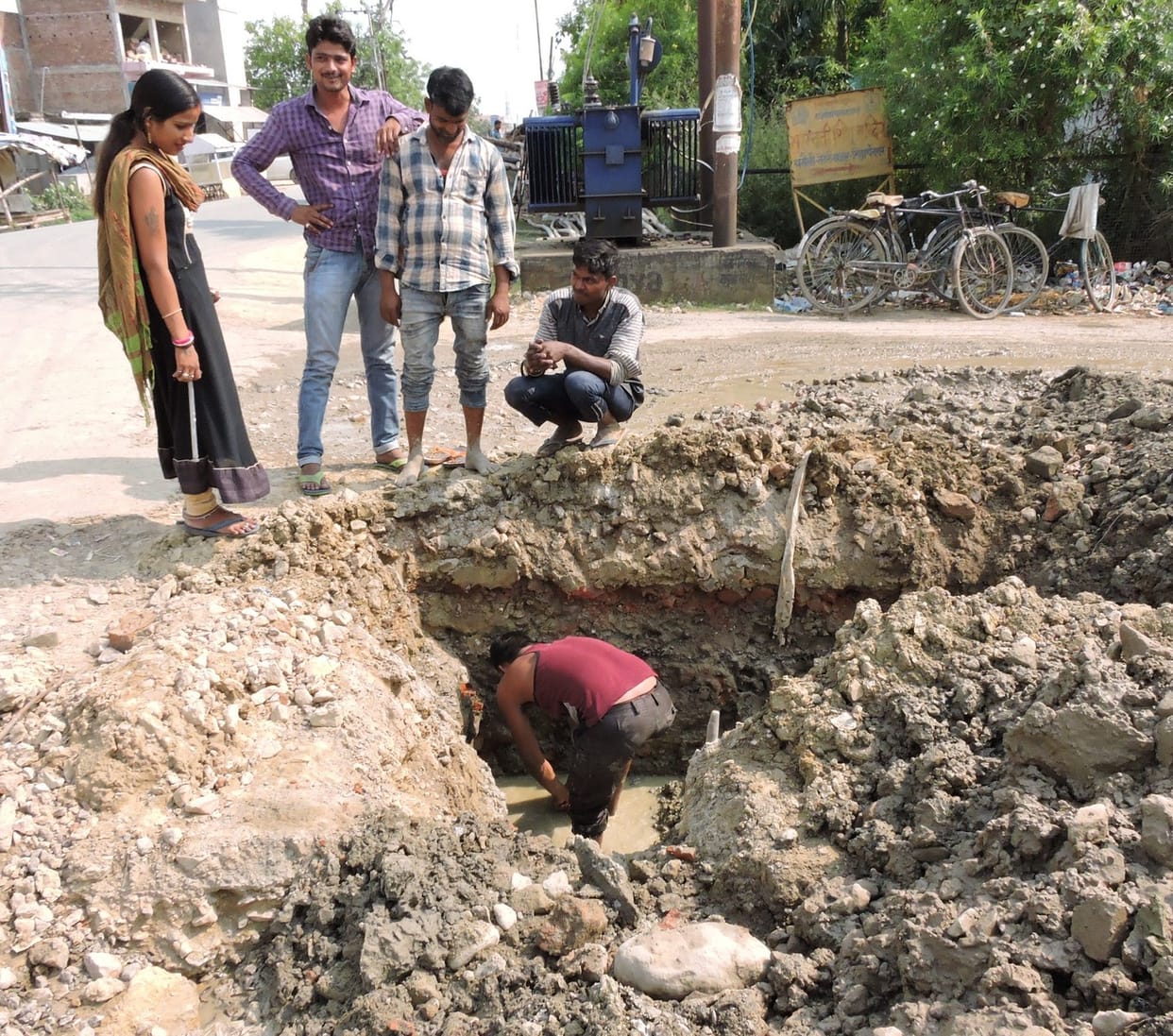 - 10 दिनों से 15 हजार की आबादी बिन पानी के