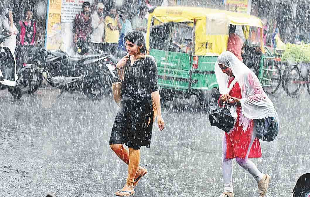 शहर में आधे घंटे झमाझम बारिश, जलभराव