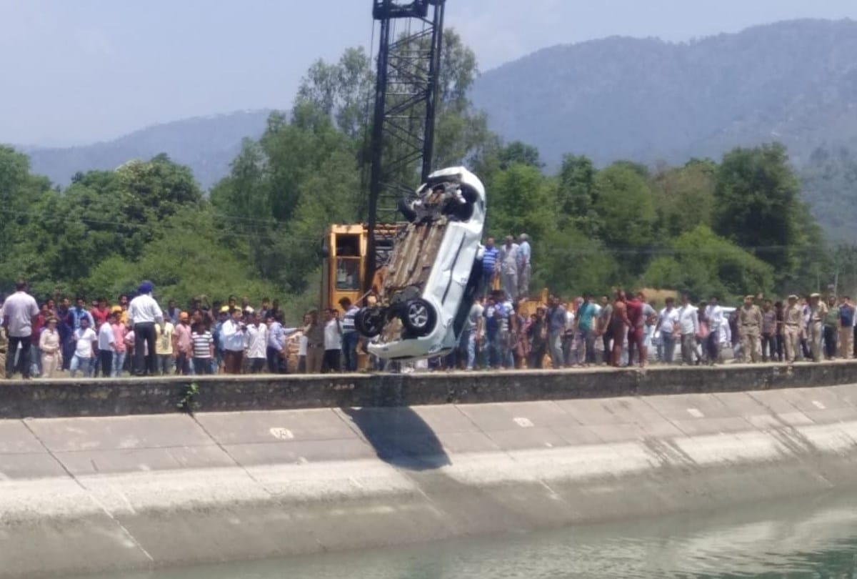 Two brothers killed in accident swift car recovered from Beas Satluj Link Canal Mandi Himachal