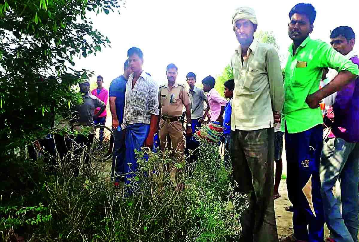 man dead body found on road in farrukhabad