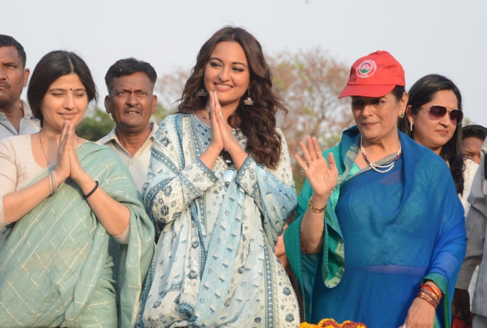 Lok Sabha Elections 2019 Sonakshi Sinha in Samajwadi Party road show in Lucknow.