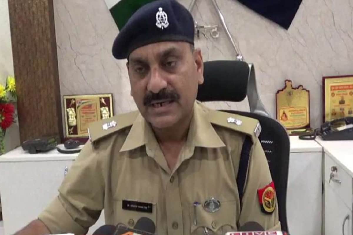 Meerut police has busted a gang and 415 fake high security number plate recovered in a factory