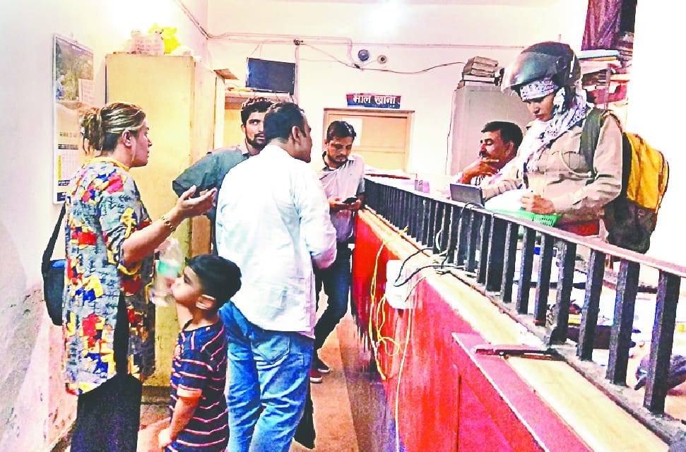 Kankerkheda beat foreign couple, two arrested