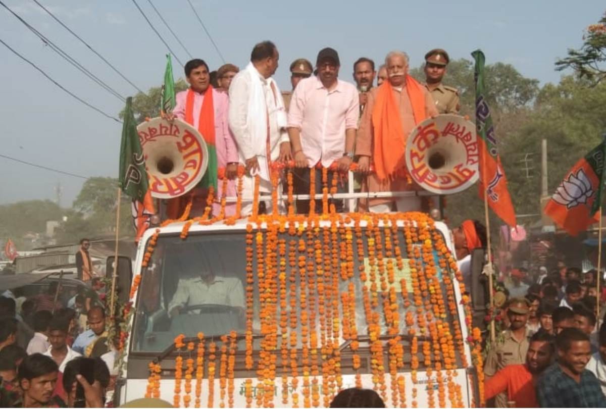 lok sabha election 2019 : sunny deol road show in raebareli, people take selfie