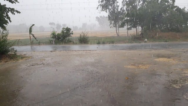 The strong wind in Khalilabad, rain in Meghar
