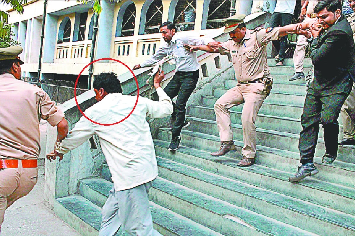 Meerut sexual assault case: Beaten of accused vimal chand by advocates and see photos