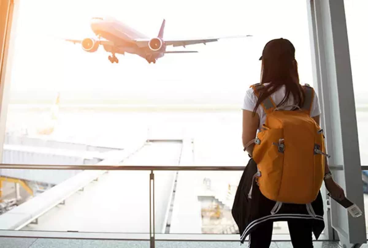 Traveler Rebecca Andrews fakes PREGNANCY gets caught avoid baggage fee