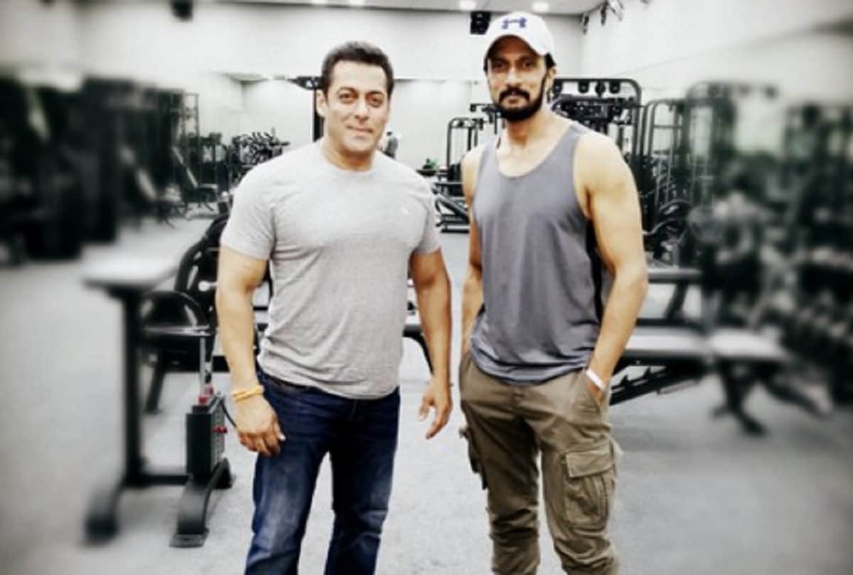 kichcha sudeepa shares a picture with salman khan from gym