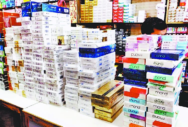 Fake Cigarettes sale in branded packets, vigilence raid in chandigarh shops