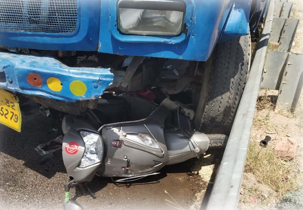road accident on Highway in auraiya, two people died