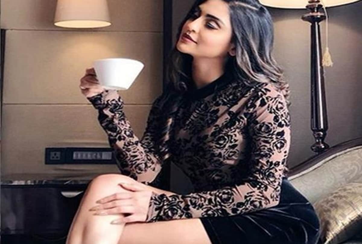 Krystle D'Souza Trolled For Posting Pic With Hardik Pandya and called him Mere Bhai