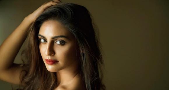 krystle dsouza shared picture with hardik pandya got trolled