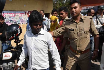 Prayagraj: The condition of the impaired prisoner in the police station, beating hospital