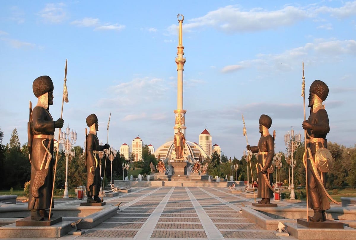 Turkmenistan has been isolated from the world for 28 years, people crazy for bollywood