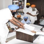 अकाल तख्त के जत्थेदार को मिलते निशान सिंह