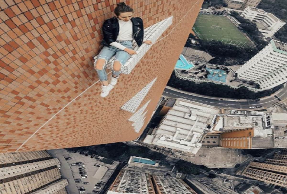 Russian Stunning daredevil girl Angela Nikolau Takes Riskiest Selfies On Asias tallest skyscrapers