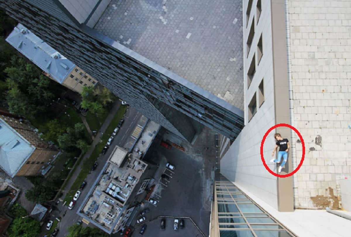 Russian Stunning daredevil girl Angela Nikolau Takes Riskiest Selfies On Asias tallest skyscrapers