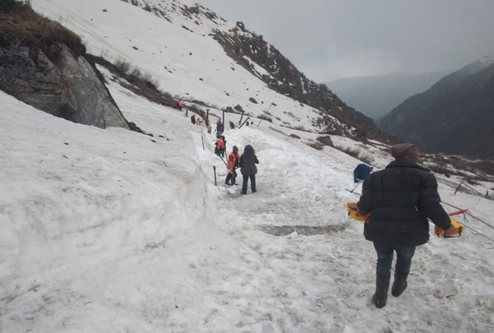 Char dham yatra 2019 Snow covered kedarnath dham Pilgrims take Caution