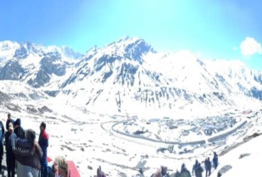 Char dham yatra 2019 Snow covered kedarnath dham Pilgrims take Caution