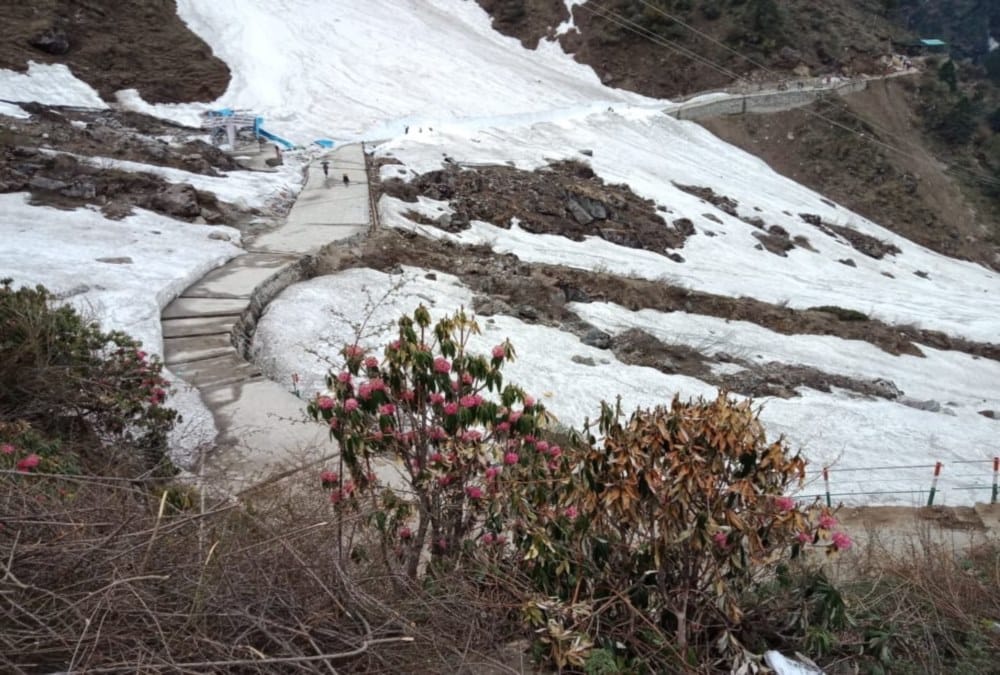 Char dham yatra 2019 Snow covered kedarnath dham Pilgrims take Caution
