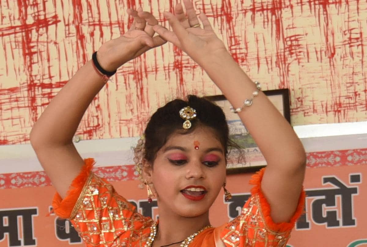 chetna tewari danced in 70 songs in 15 hours