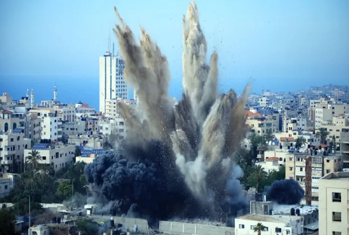 Gaza blast 430 rockets, Israel responds 220 air strikes