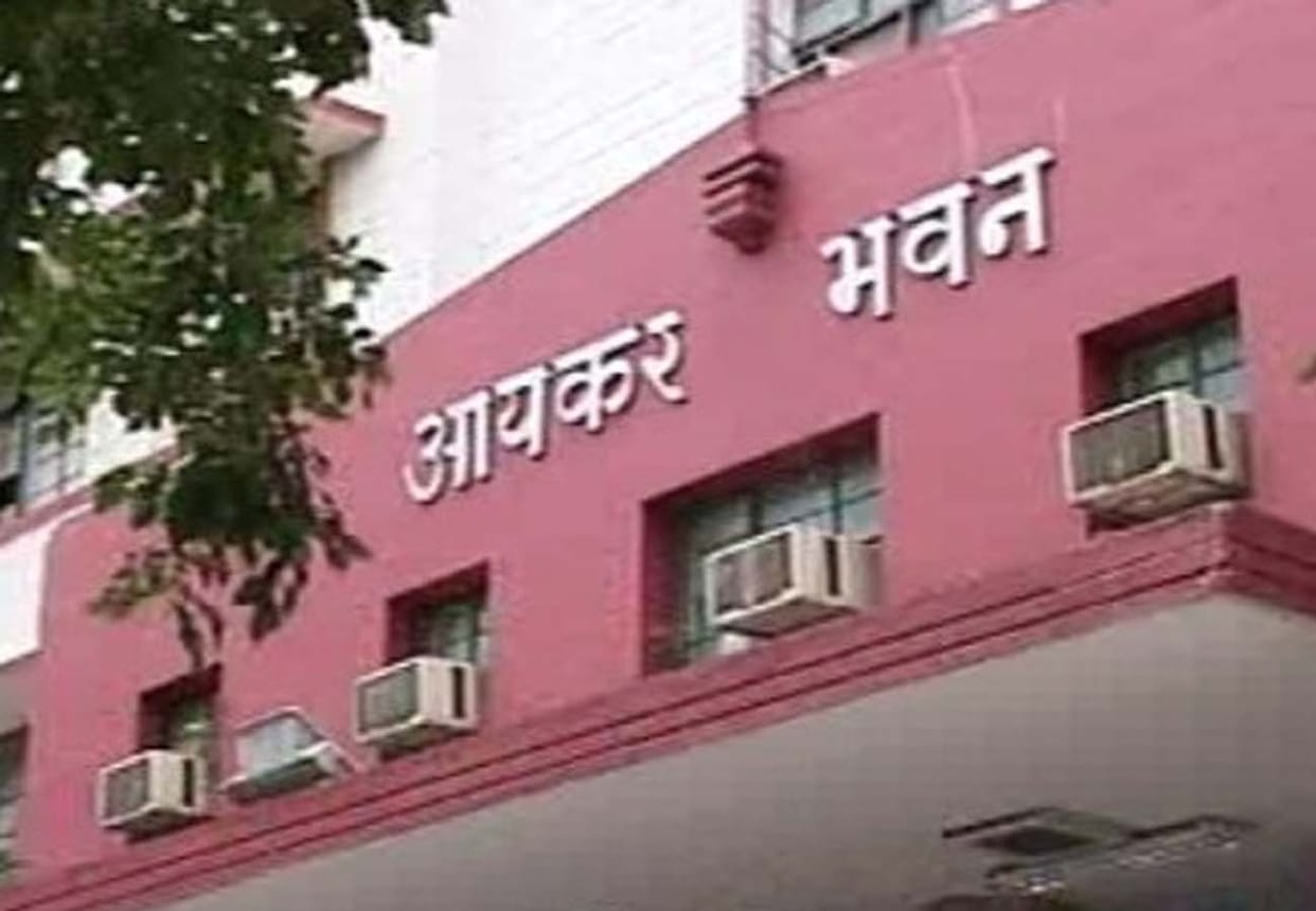 raid in Former RTO home and 1.23 crore rupees Found attached as black money