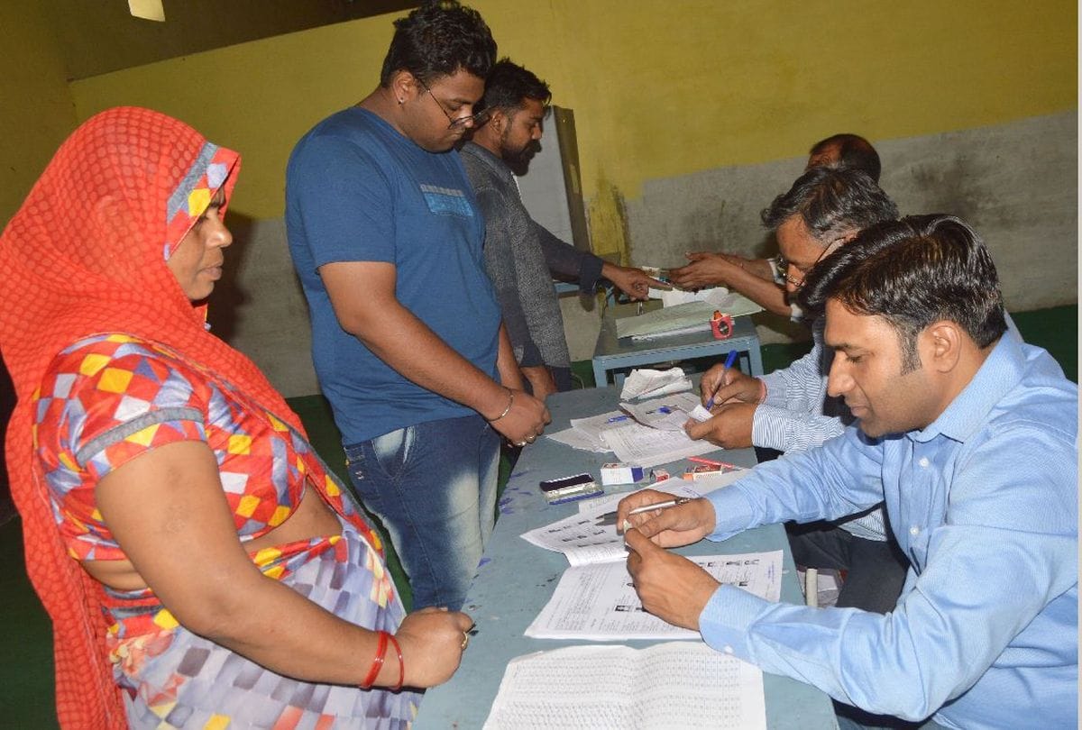 lok sabha elections 2019 repool on agra lok sabha seat booth number 466 52.35 percent