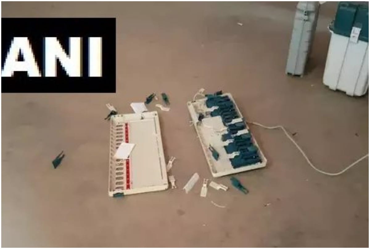 Lok Sabha Chunav 2019: Chhapra Saran mother did not vote favourite candidate son breaks EVM
