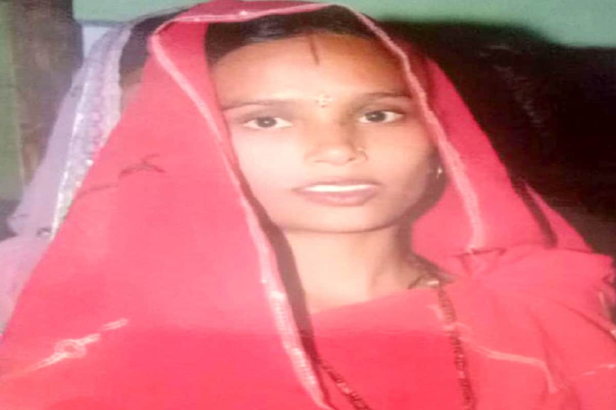 A woman committed suicide with two daughters in Bijnor at Uttar Pradesh