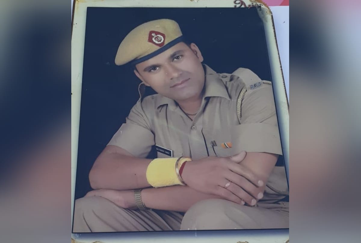 Police constable committed suicide by his service revolver in hari nagar Delhi