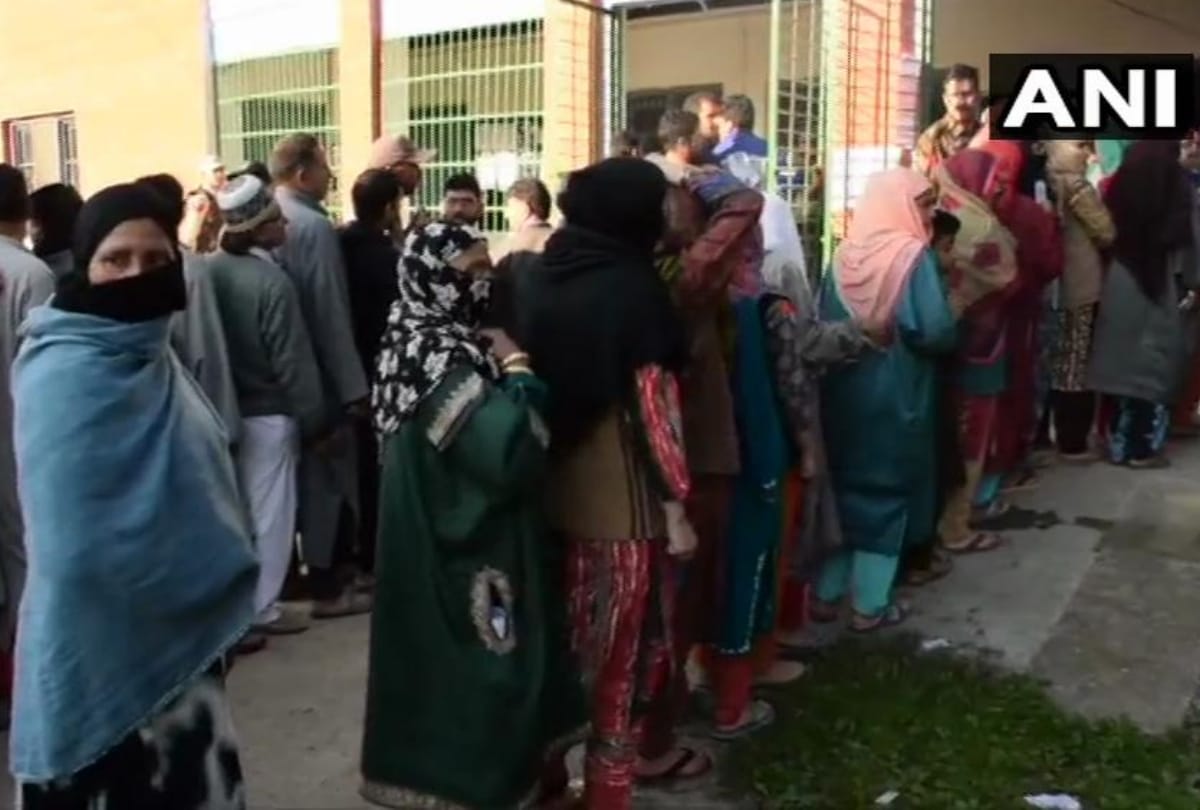 latest photo of Lok Sabha Chunav 2019 Polling In Ladakh Pulwama And Shopian
