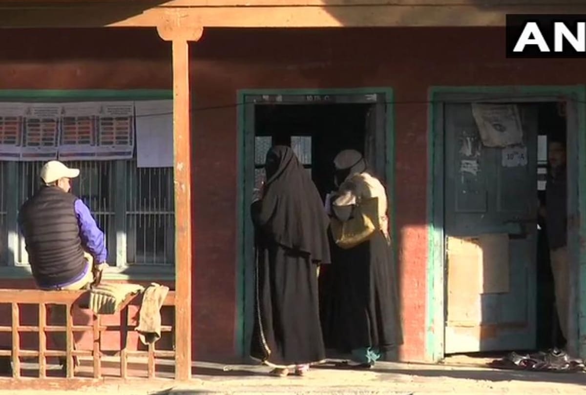 latest photo of Lok Sabha Chunav 2019 Polling In Ladakh Pulwama And Shopian