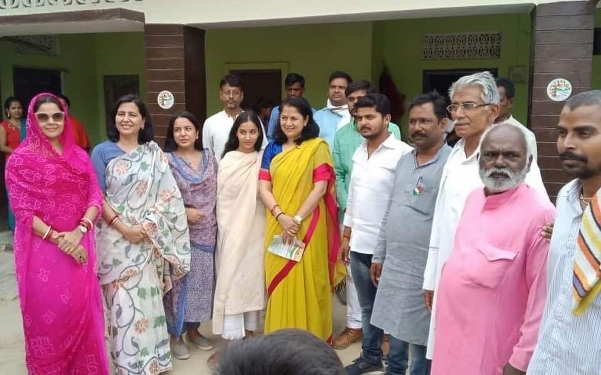 Lok sabha election : Promoters come for advertise candidate from Switzerland Indonesia