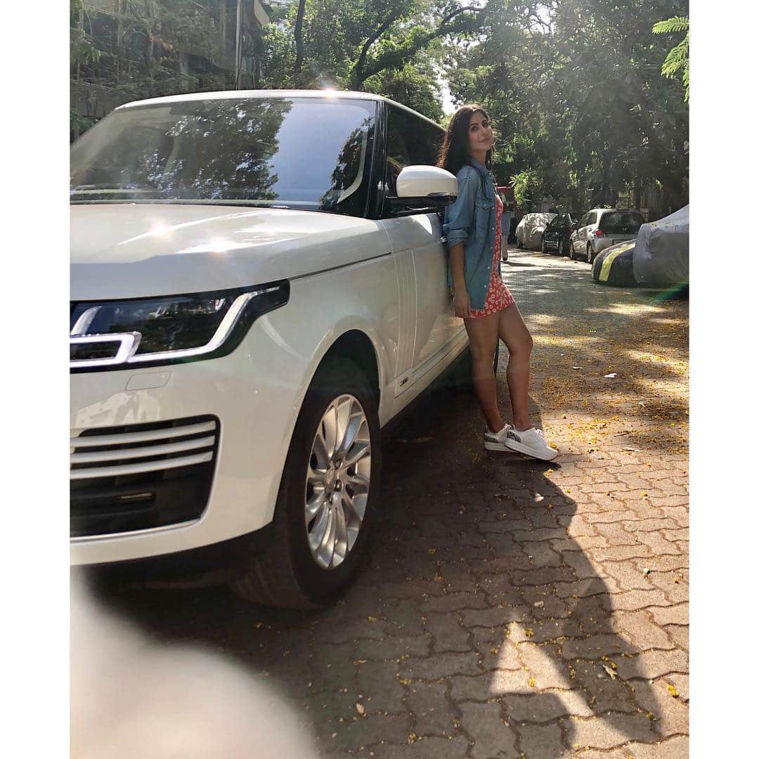 Bollywood Cars Collection: Actress Katrina kaif share the pics of Range Rover Vogue LWB SUV