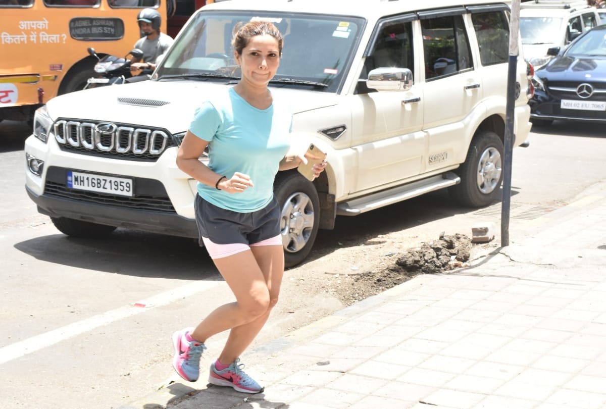 After Alia Bhatt Amrita Arora and Kim Sharma spotted at Malaika Arora yoga centre