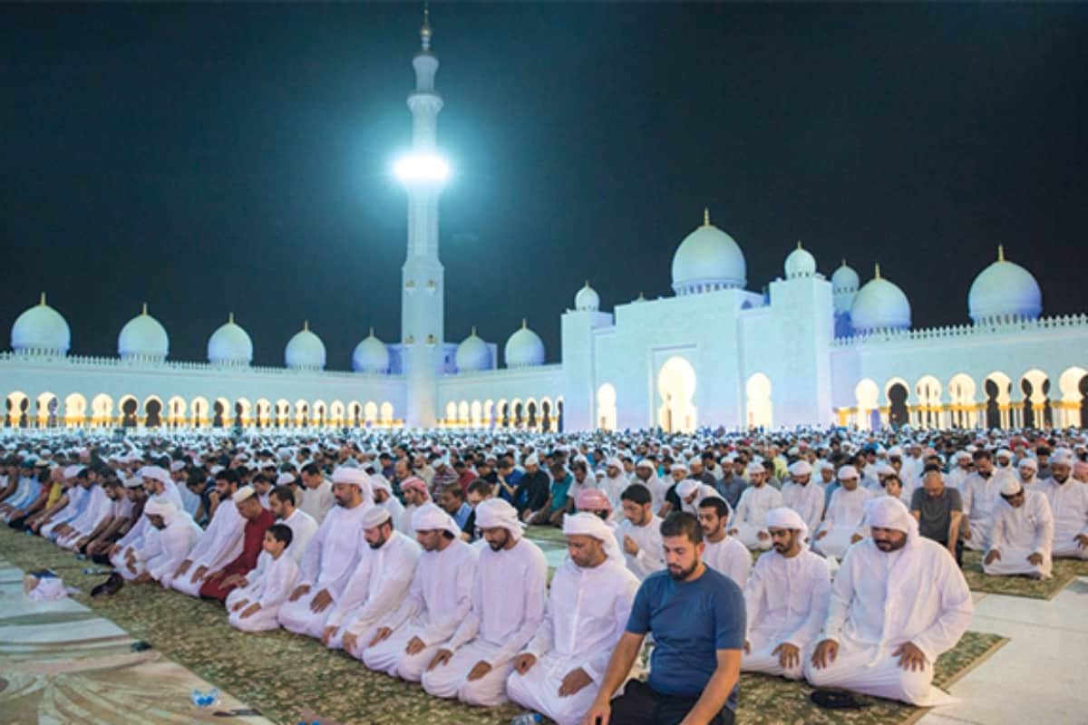 sheikh zayed grand mosque in Abu Dhabi 40 thousand people worship namaz