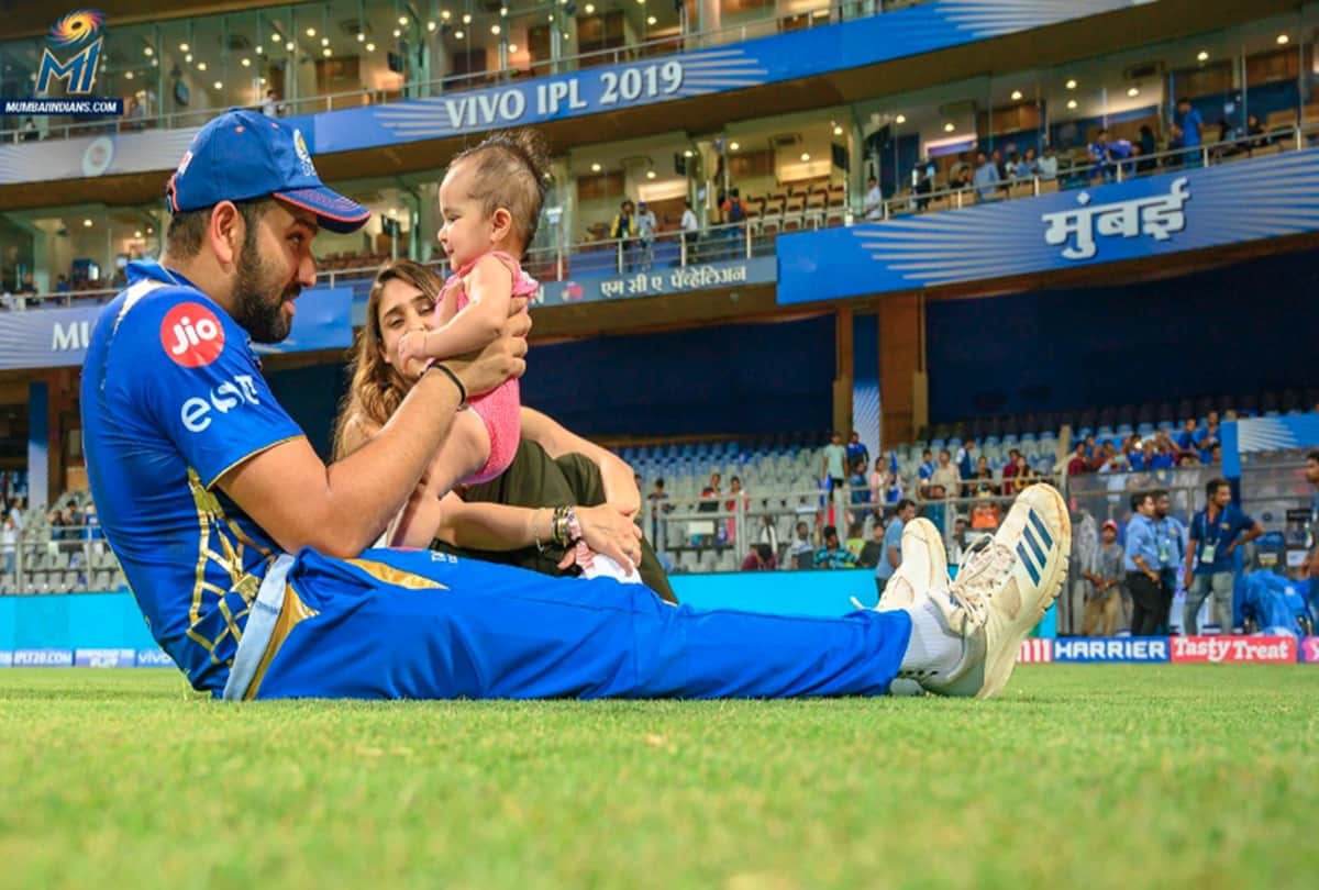 Rohit Sharma lifts baby Samaira before IPL 2019 trophy
