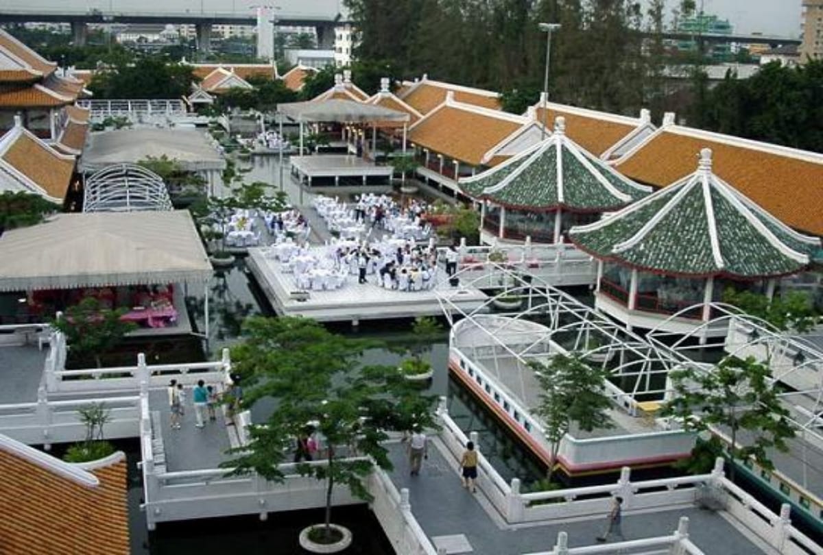 adventure in thailand bangkok snake farn dragon temple royal dragon reasturant