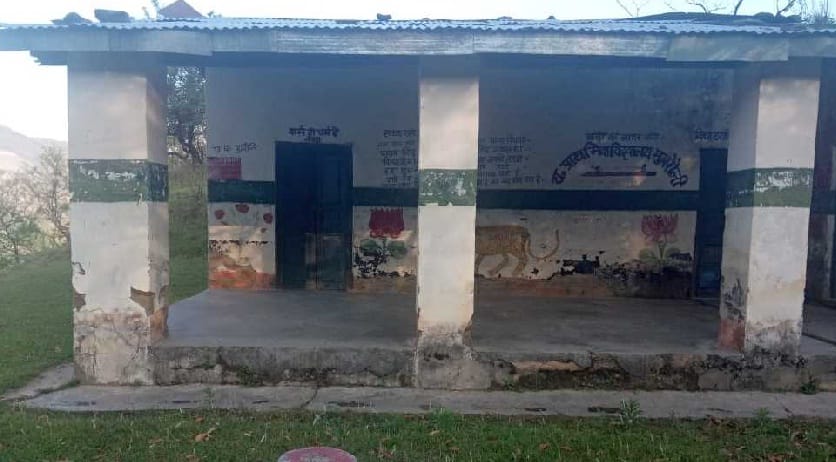 Student gets closure, 42 year old school closed