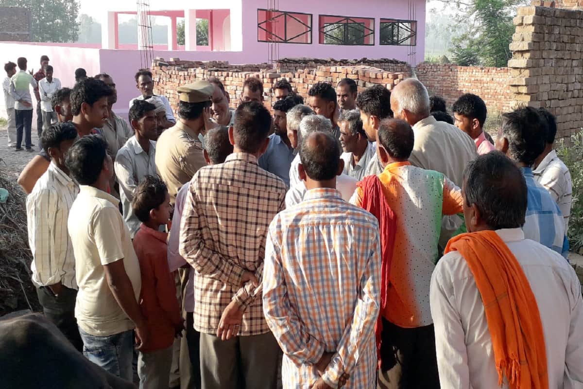 A woman committed suicide with two daughters in Bijnor at Uttar Pradesh