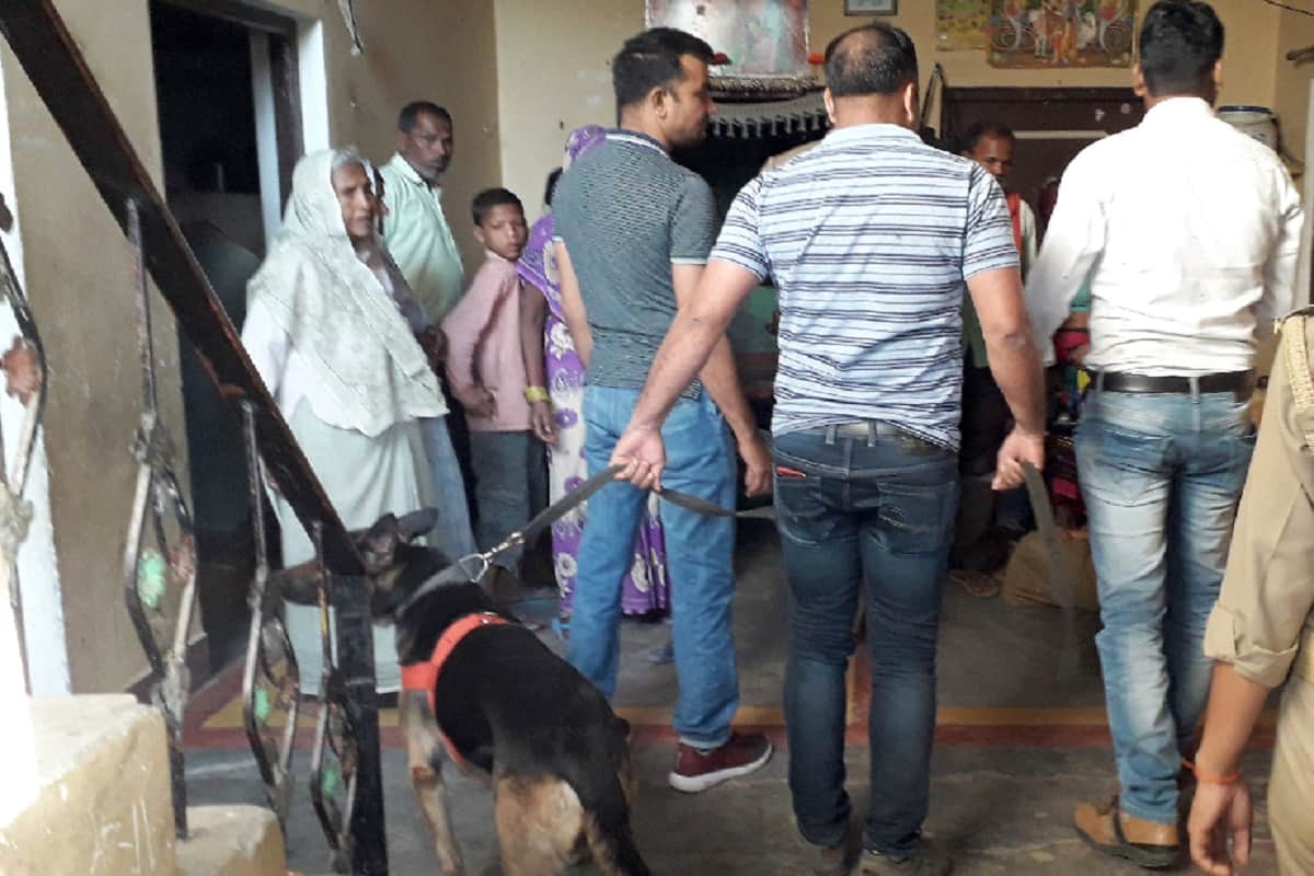 A woman committed suicide with two daughters in Bijnor at Uttar Pradesh