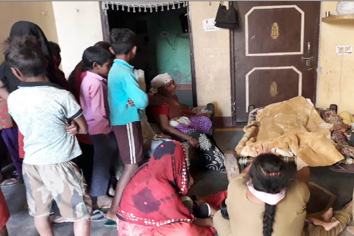 A woman committed suicide with two daughters in Bijnor at Uttar Pradesh