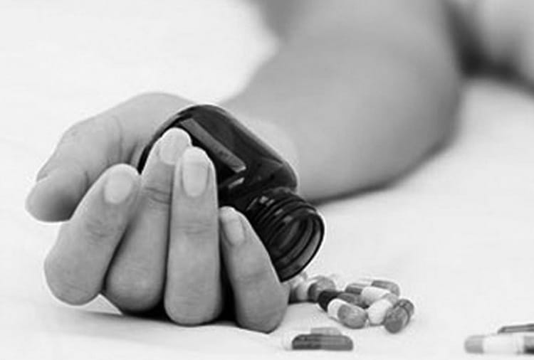 hisar husband beaten wife, she swallowed poison with daughters, two killed